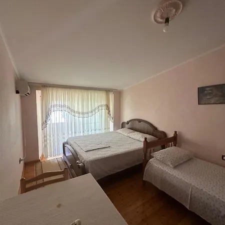 Privatunterkunft Uji I Ftohte *